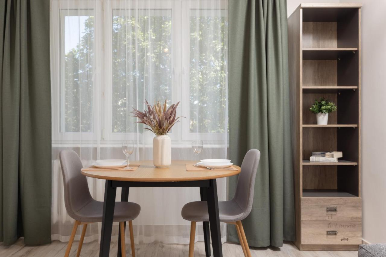 Studio Warsaw Wlochy 1 Sierpnia By Noclegi Renters Luaran gambar